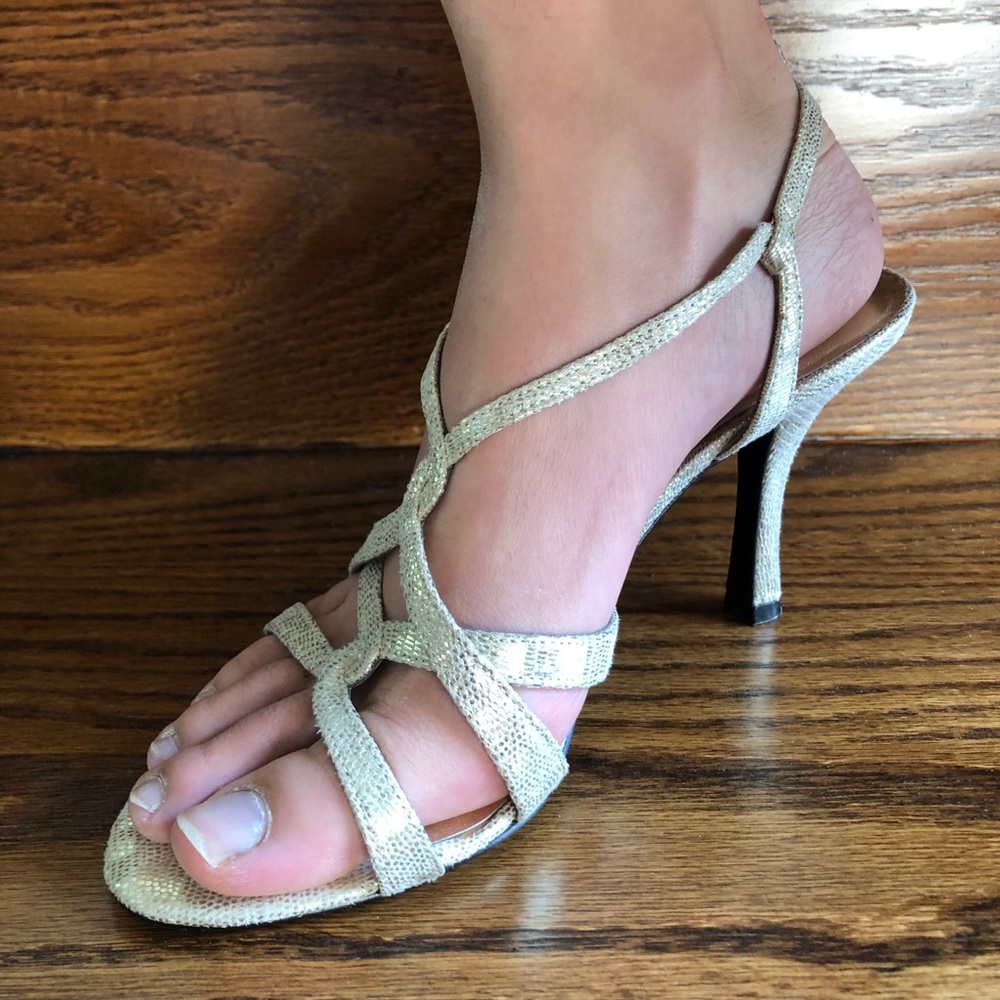 Party heels 💛🤍 - Picture 3 of 8